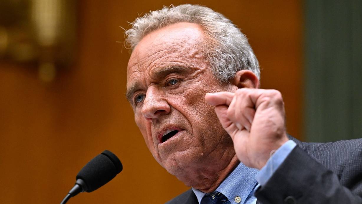 US-Gesundheitsminister Robert F. Kennedy Jr. hat Zuschüsse und Verträge für die Entwicklung von mRNA-Impfstoffen in Höhe von umgerechnet rund 430 Millionen Euro gestrichen. | © John McDonnell/AP/dpa