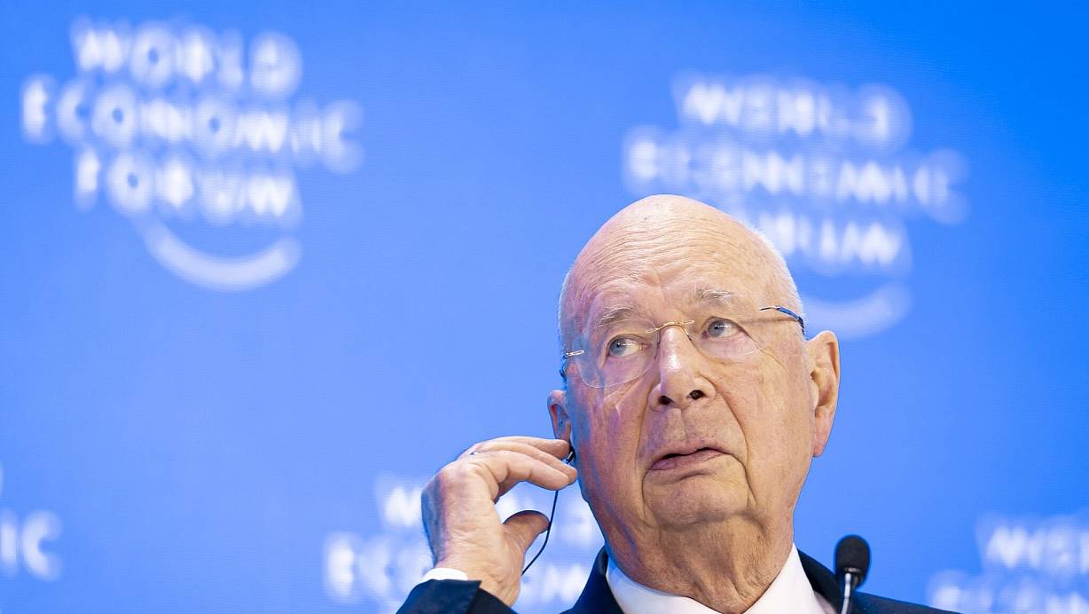 Der Gründer des WEF, Klaus Schwab, tritt zurück. | © Michael Buholzer/KEYSTONE/dpa