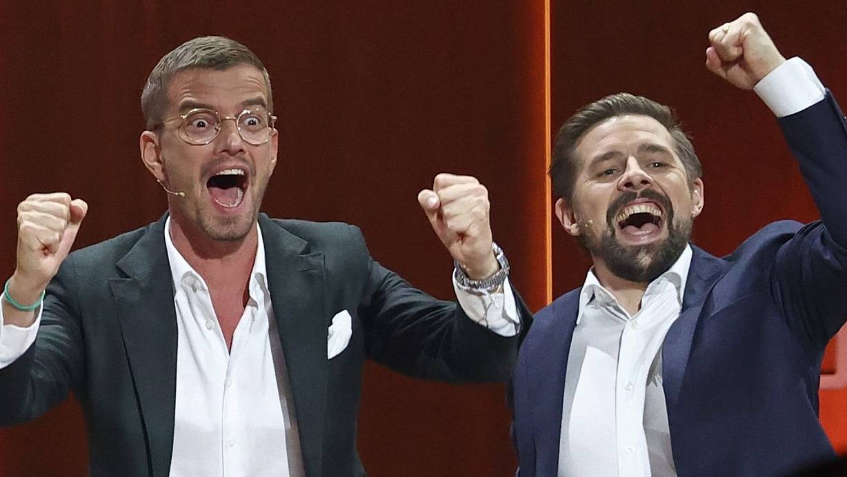 Joko Winterscheidt (l) und Klaas Heufer-Umlauf sind ein Erfolgs-Gespann. (Archivbild) | © Daniel Karmann/dpa