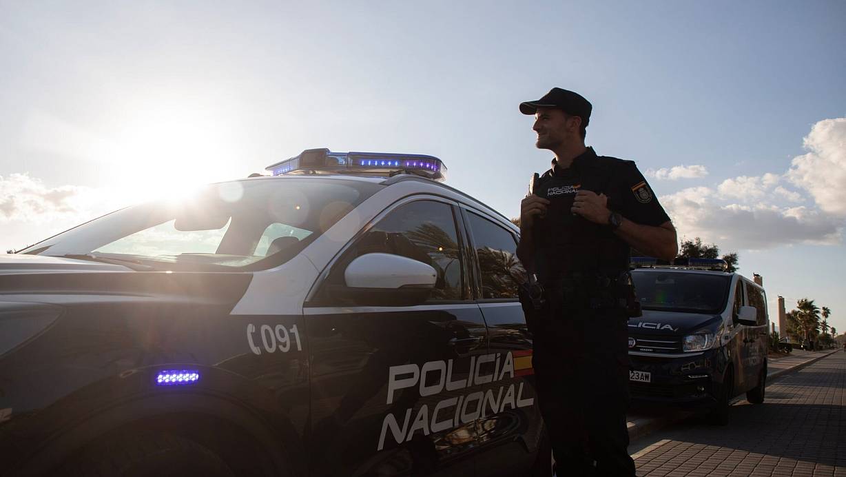 Die spanische Polizei hat Mordermittlungen aufgenommen, nachdem an Händen und Füßen gefesselte Ertrunkene in den Gewässern rund um Mallorca und Nachbarinseln gefunden wurden. | © Clara Margais/dpa