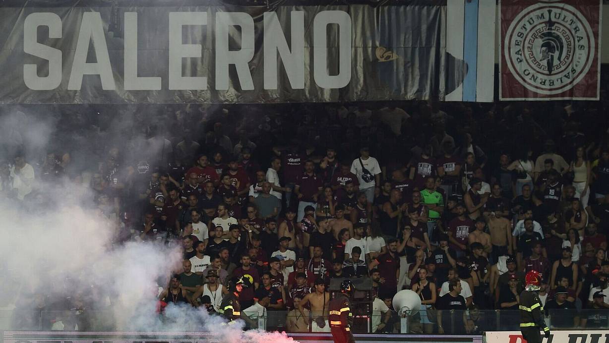 Salernitana-Geschäftsführer Maurizio Milan: «Wir verurteilen die Gewalttaten, leider hat sich die Stimmung aufgeheizt.» | © Alessandro Garofalo/LaPresse/AP/dpa