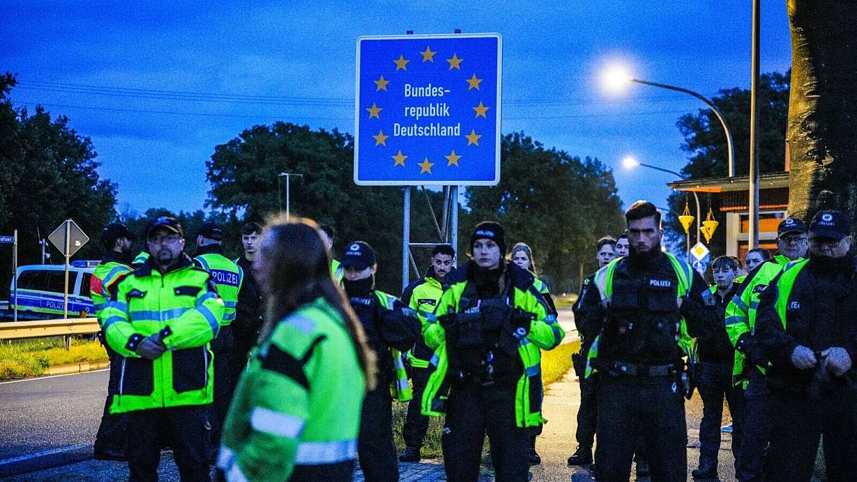 Die deutsche Polizei hat Niederländer daran gehindert, am zweiten Tag in Folge eigenmächtige Kontrollen an der Grenze zu Niedersachsen durchzuführen, um Asylbewerber ausfindig zu machen. | © ANP/dpa