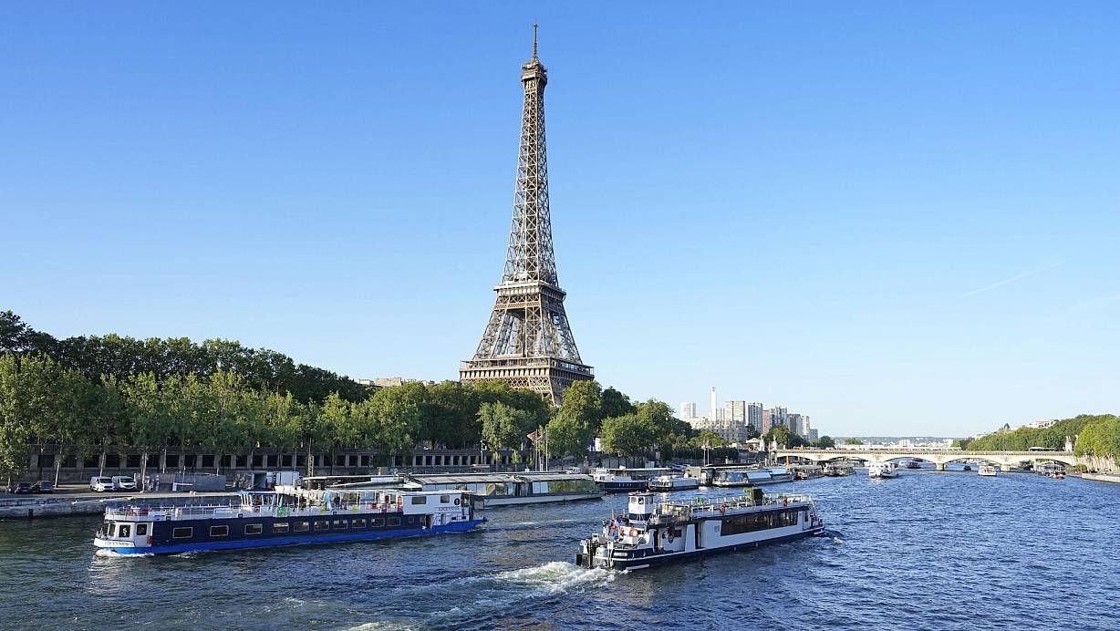 Die Wasserqualität der Seine in Paris hat sich nach massiven Investitionen erheblich verbessert. (Archivbild) | © -/kyodo/dpa