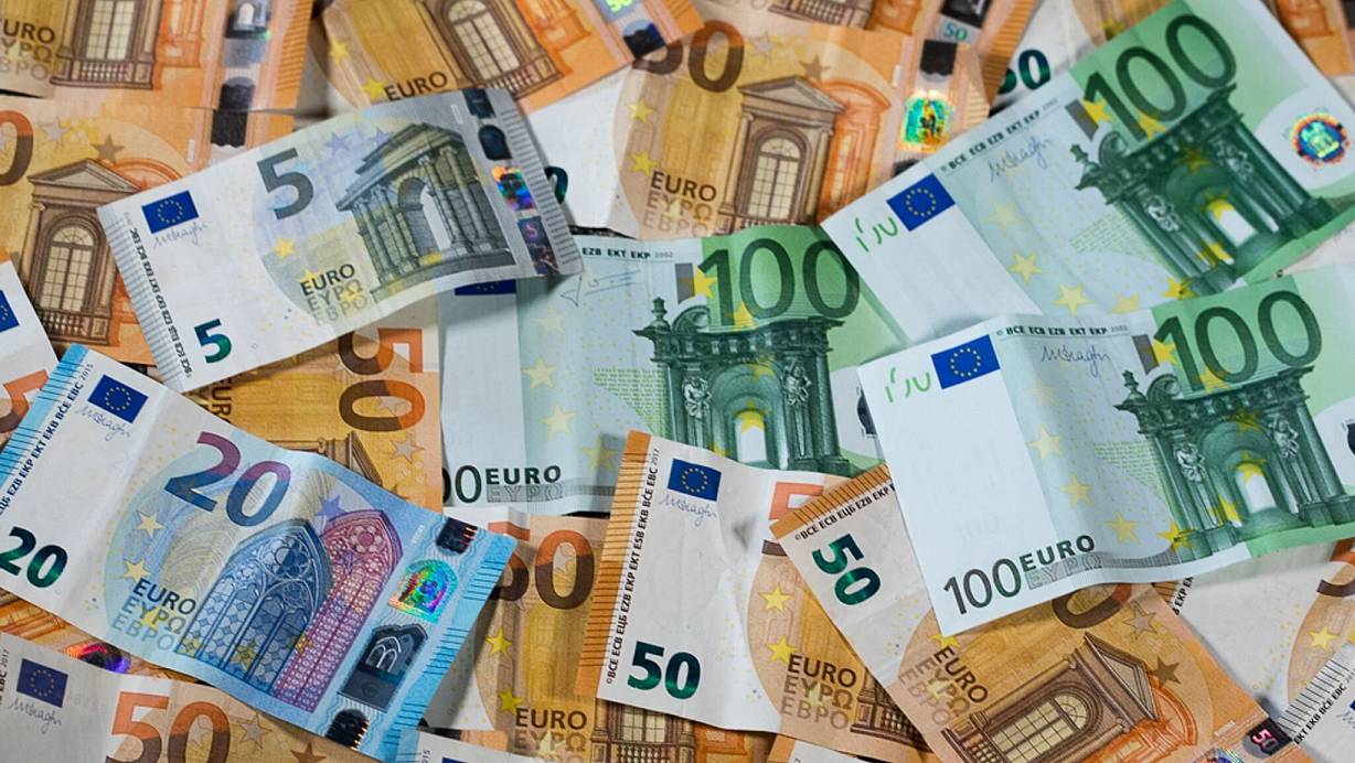 Mehr als 18 Milliarden Euro wurden 2024 beim Länderfinanzausgleich umverteilt. Das allermeiste Geld floss in den Osten der Bundesrepublik. (Symbolbild) | © Jens Büttner/ZB/dpa