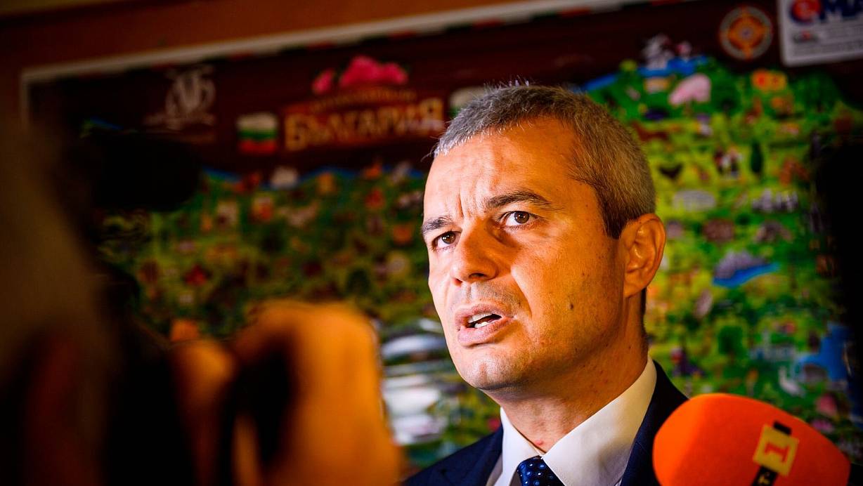 Der Oppositionspolitiker Kostadinow hatte zu Protest gegen den von der Regierung angestrebten Beitritt Bulgariens zur Eurozone 2026 aufgerufen. (Archivbild) | © Petko Momchilov/AP/dpa