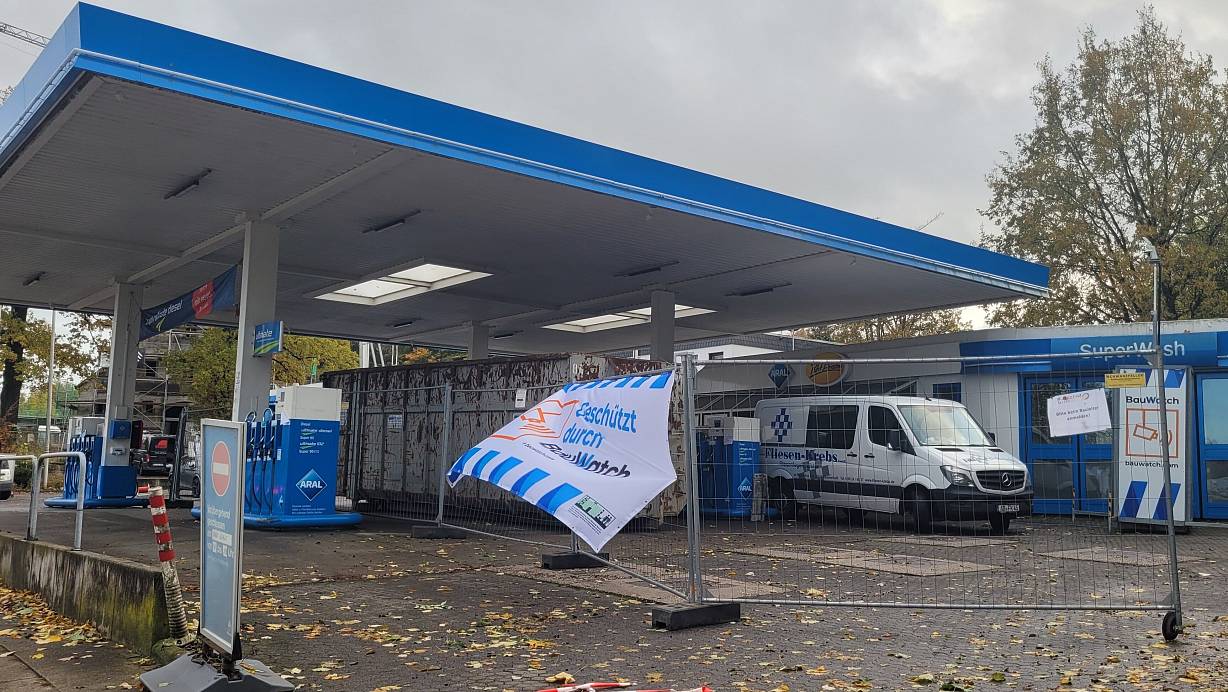 Noch bis Mitte November wird die Aral-Tankstelle in Werther komplett umgebaut. | © Jonas Damme