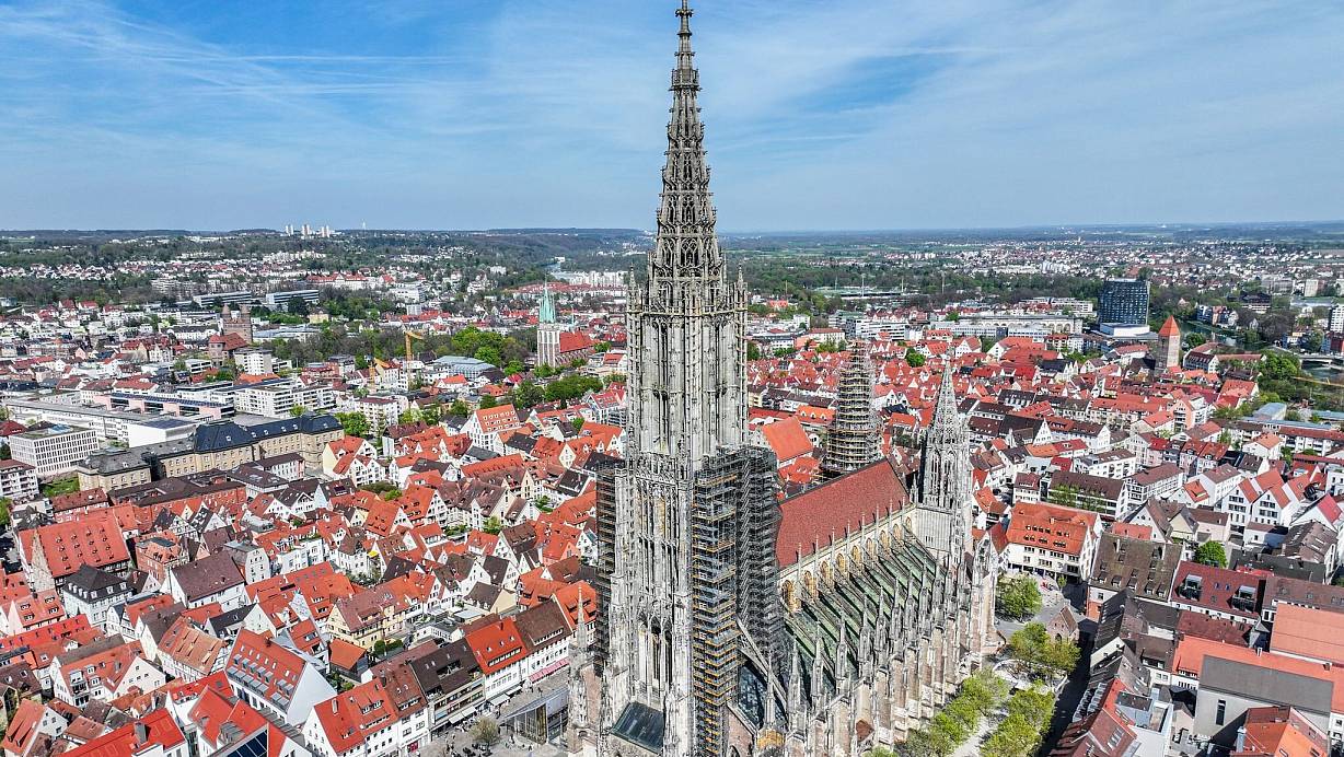 Bye bye Titel: Bald hat Ulm nicht mehr den höchsten Kirchturm der Welt. (Archivbild) | © Jason Tschepljakow/dpa