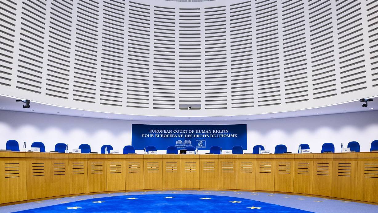 Alle Mitgliedsstaaten der Europäischen Menschenrechtskonvention müssen sich an die Urteile des EGMR halten. (Archivbild) | © Jean-Christophe Bott/Keystone/dpa
