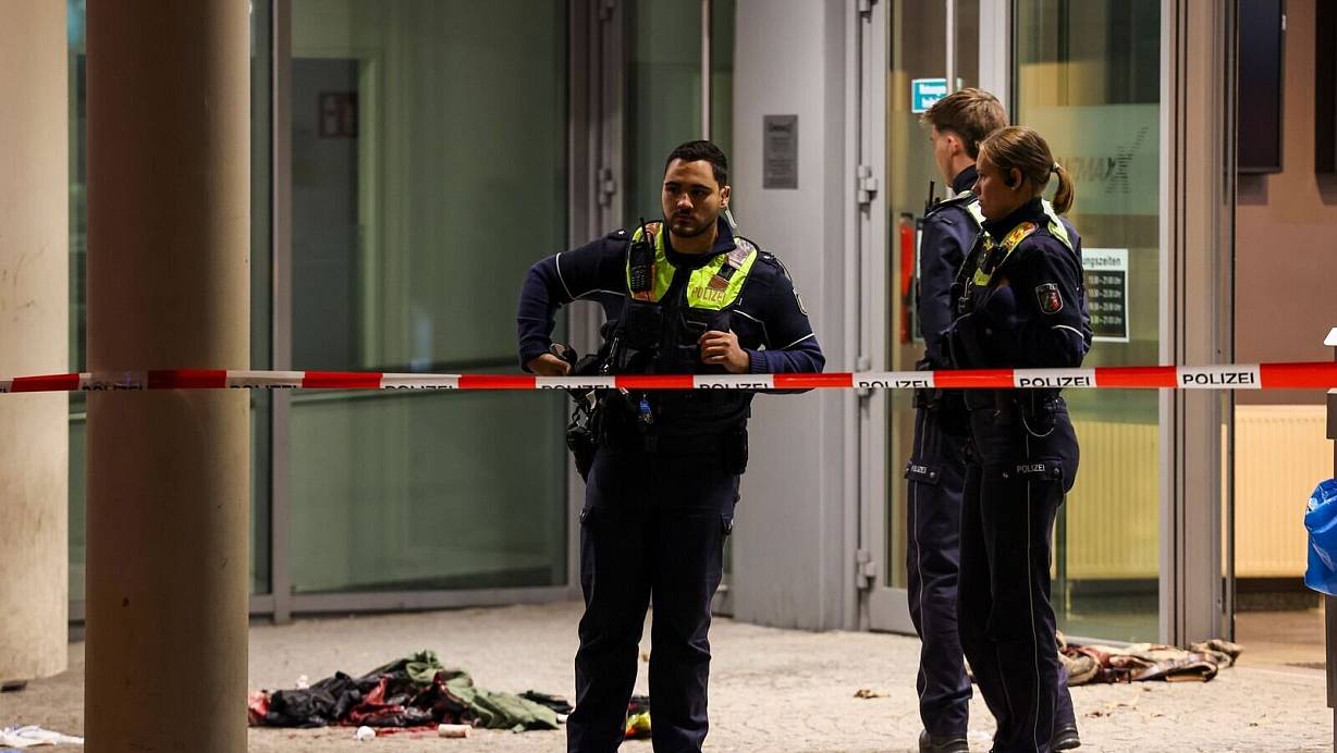 Der mutmaßliche Brandstifter von Krefeld hatte 27 Identitäten - bislang scheitern die Behörden mit allen Abschiebebemühungen. (Archivbild) | © Christoph Reichwein/dpa