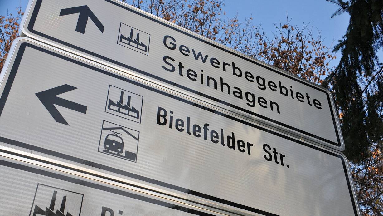 In den Steinhagener Gewerbegebieten haben laut des Informations-Netzwerkes „DDW – Die Deutsche Wirtschaft" elf Top-Unternehmen ihren Sitz. Das wirkt sich auf das deutschlandweite Städteranking aus, bei dem Steinhagen auf Rang 337 landet. | © Frank Jasper