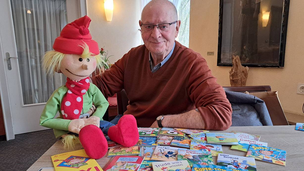Rüdiger Paulsen aus Theenhausen ist Experte für Pixi und den dazugehörigen Verlag. | © Silke Derkum-Homburg