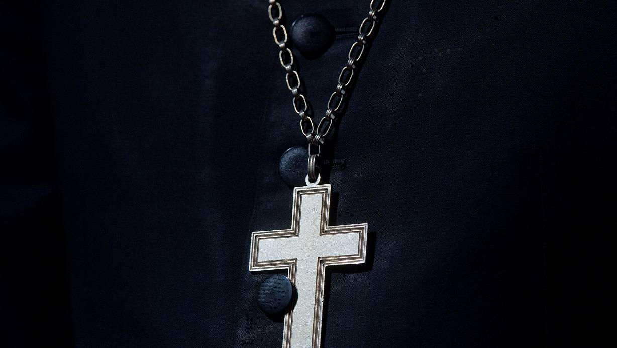 Die Evangelische Kirche Deutschland wird von Tausenden Fällen sexuellen Missbrauchs erschüttert, die eine Studie offenlegt. | © Julian Stratenschulte