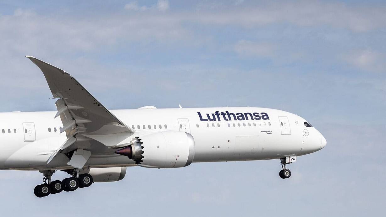 Die Maschine wurde nach Boston umgeleitet, wo der Verdächtige festgenommen wurde. (Symbolbild) | © Hannes P Albert/dpa