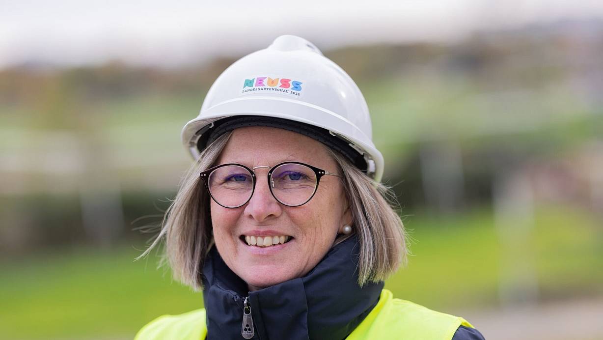 Die Landesgartenschau 2026 entsteht auf dem Gelände der ehemaligen Galopprennbahn in Neuss, Geschäftsführerin ist Annette Nothnagel. | © Rolf Vennenbernd/dpa