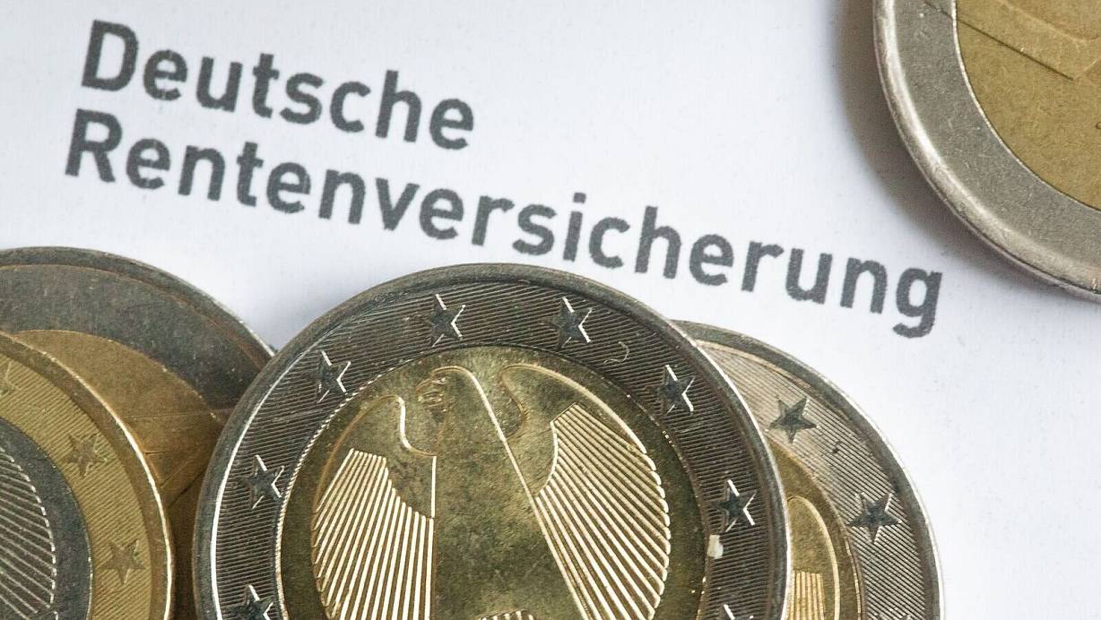 Die Renten sollen auch 2026 stärker als die Inflation steigen. (Symbolbild) | © Fernando Gutierrez-Juarez/dpa
