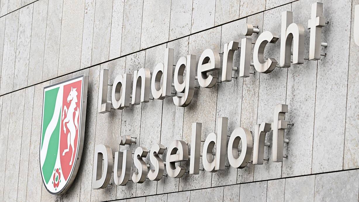 Notorischer Stalker zu mehreren Jahren Haft verurteilt. (Archivbild) | © Roberto Pfeil/dpa