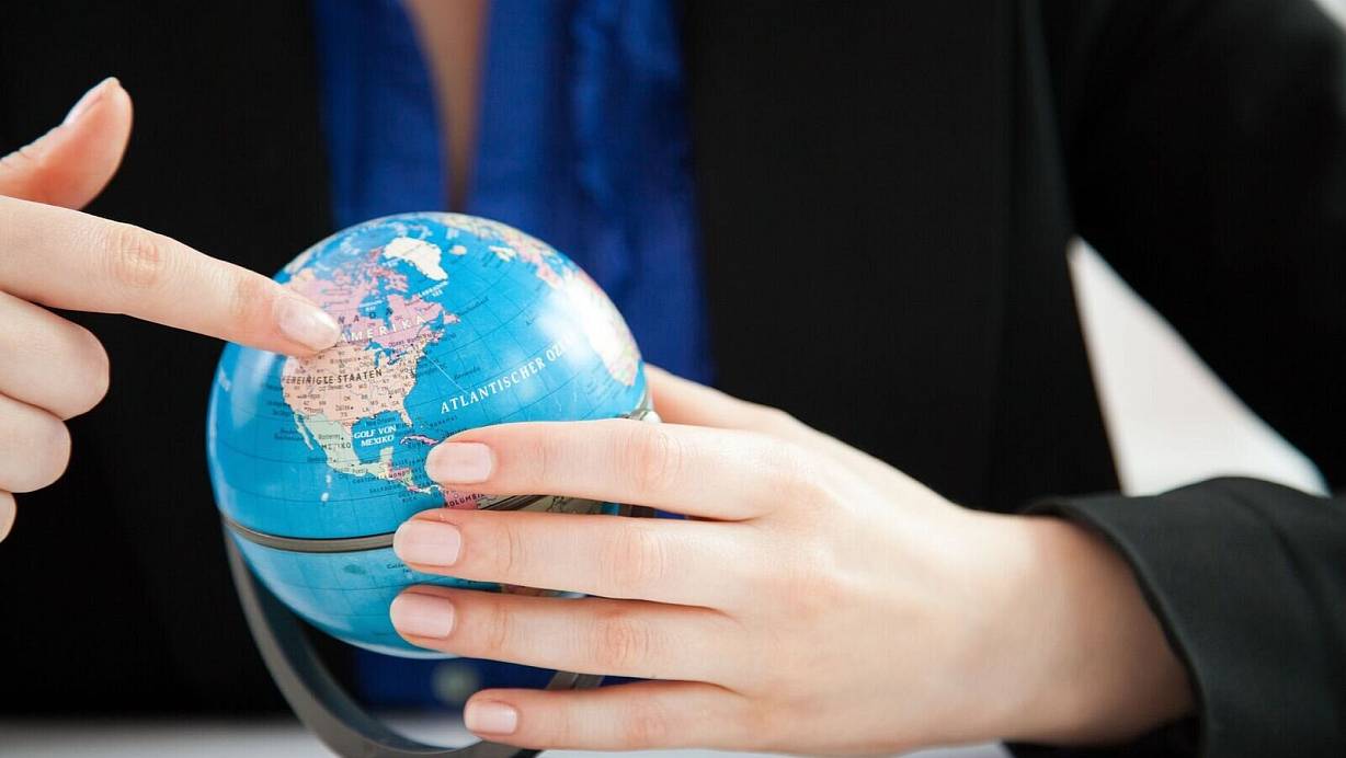 Rund um den Globus gearbeitet? Dann haben Sie unter Umständen auch in anderen Ländern als Deutschland Rentenansprüche erworben. | © Christin Klose/dpa-tmn
