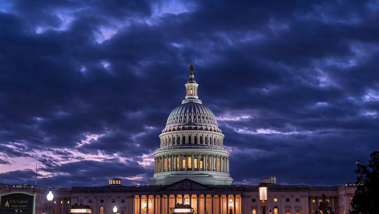 Ein Bundesrichter hat die Entlassung von Regierungsmitarbeitern während des US-Shutdowns untersagt. (Archivfoto) | © J. Scott Applewhite/AP/dpa