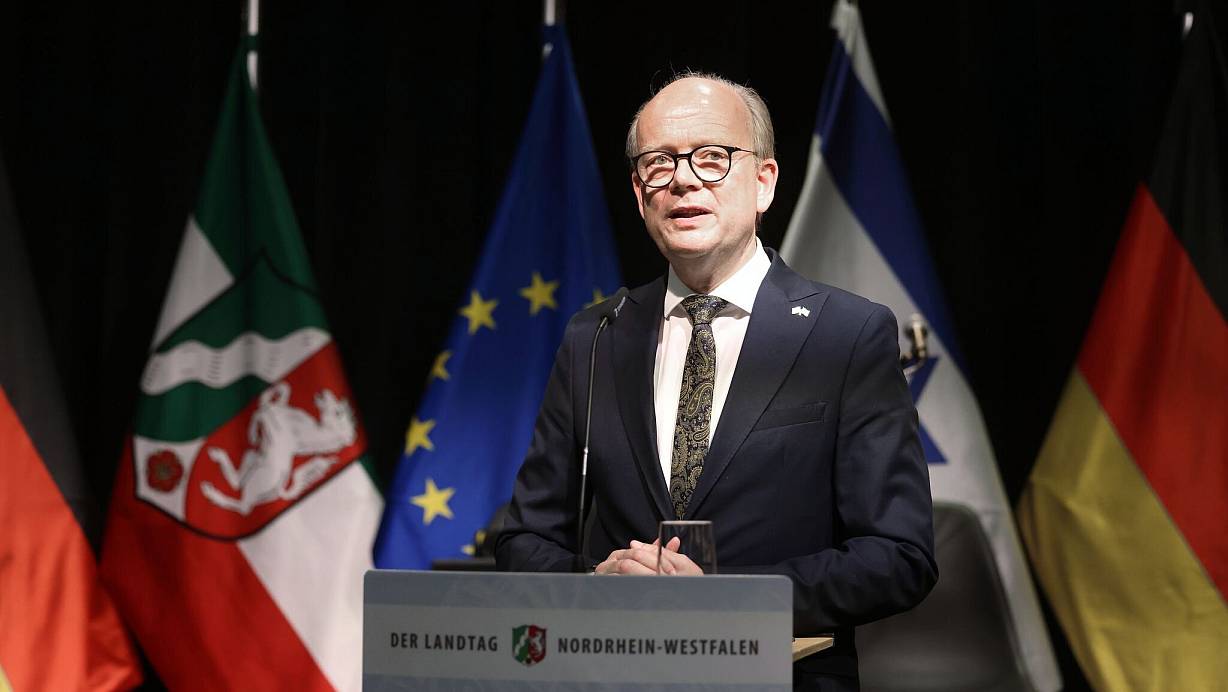 Landtagspräsident André Kuper (CDU) spricht während einer Feierstunde anlässlich des 60. Jubiläums der deutsch-israelischen Beziehungen. (Archivfoto) | © David Young/dpa