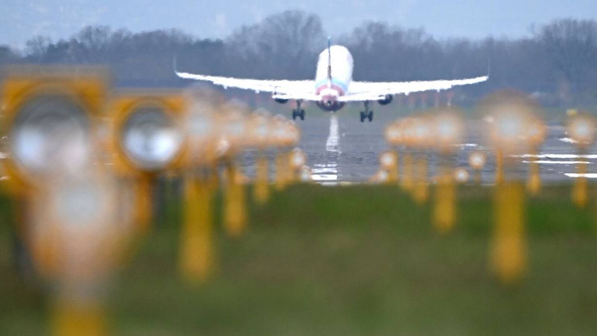 Der neue Winterflugplan ist an den größten NRW-Airports in Kraft getreten. (Archivbild) | © Federico Gambarini/dpa