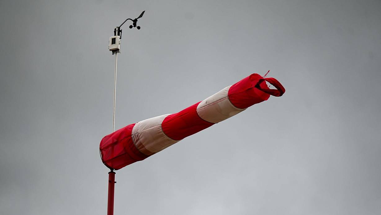 Meteorologen warnen vor Sturmböen mit Windgeschwindigkeiten von bis zu 80 Kilometern pro Stunden. (Symbolbild) | © Marius Bulling/dpa