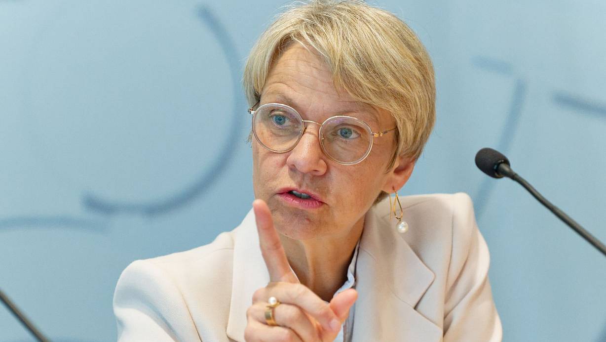 Schulministerin Dorothee Feller (CDU). (Archivbild) | © Henning Kaiser/dpa
