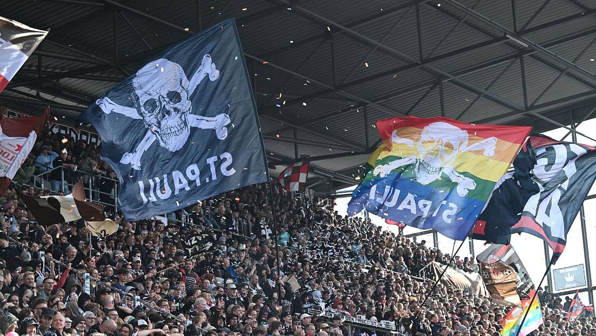 Der FC St. Pauli spielt am Wochenende in Frankfurt. | © Carmen Jaspersen/dpa