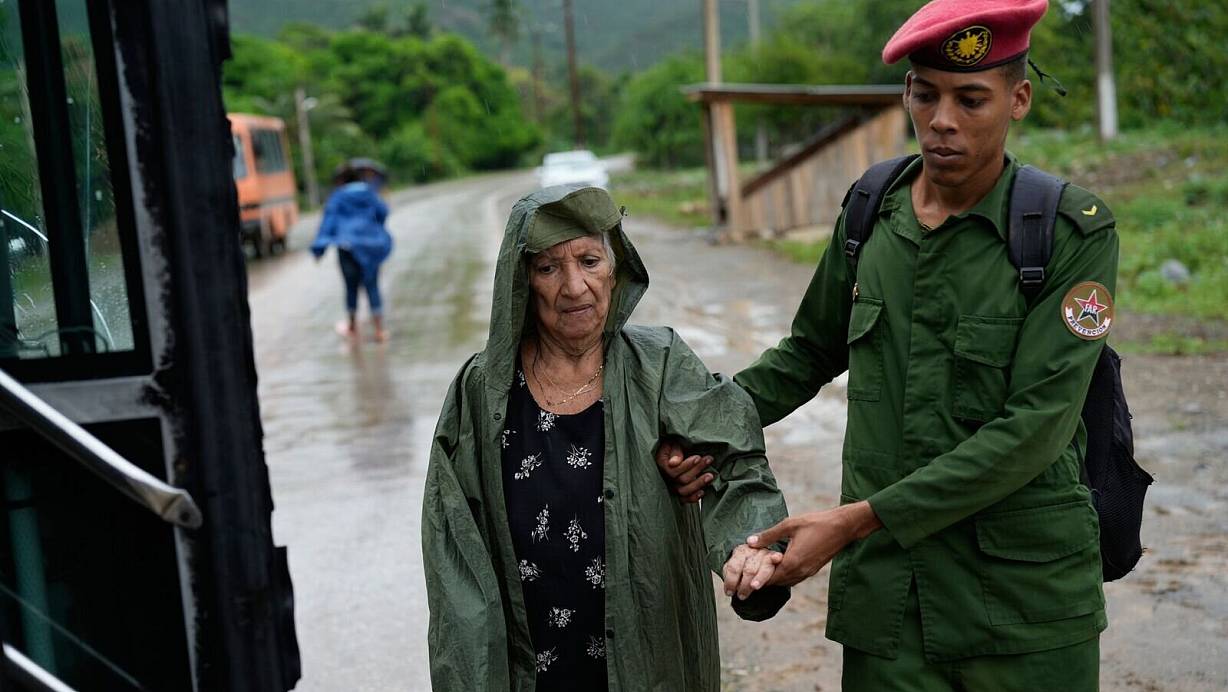 Hunderttausende Menschen sind im Osten des Landes in Sicherheit gebracht worden. | © Ramon Espinosa/AP/dpa