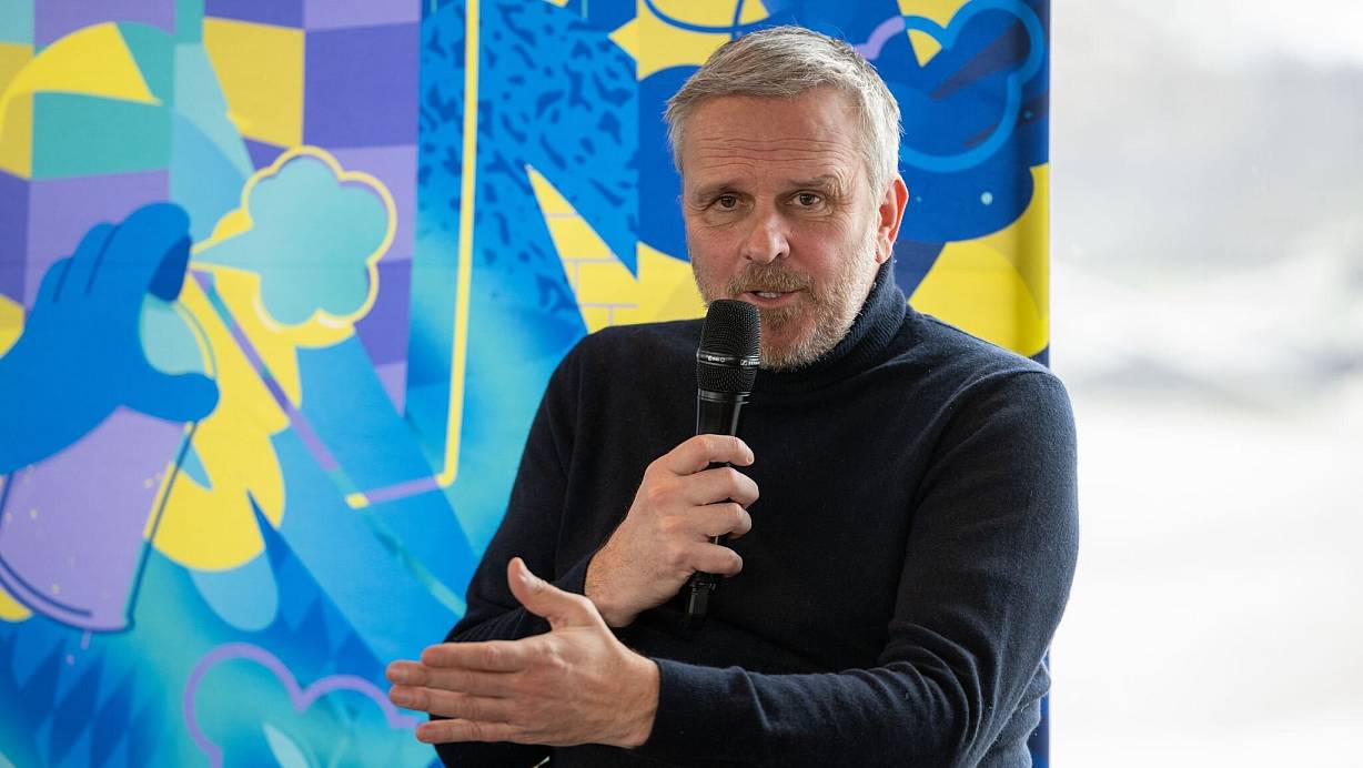 Dietmar Hamann fordert ein einheitliches Vorgehen im DFB-Pokal - entweder den gesamten Wettbewerb mit VAR oder gar nicht. | © Leonie Asendorpf/dpa