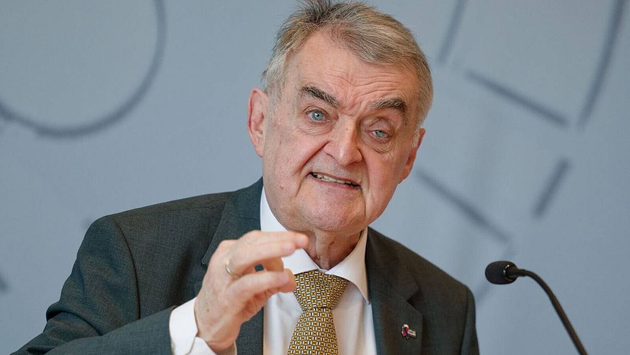 NRW-Innenminister Herbert Reul (CDU) mahnt mit Blick auf Halloween, keine Straftaten zu begehen. (Archivbild) | © Henning Kaiser/dpa