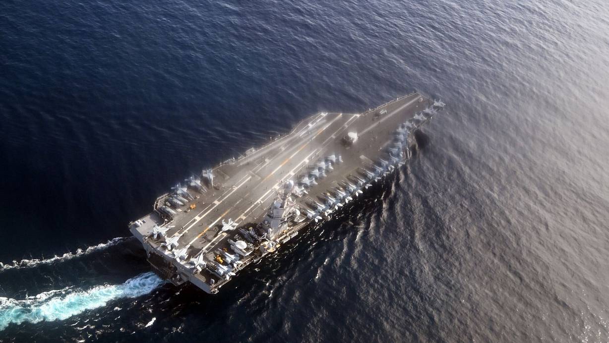 Der Flugzeugträger «USS Gerald R. Ford» und der dazugehörige Verband sollen nach Lateinamerika. (Archivbild) | © Federico Gambarini/dpa