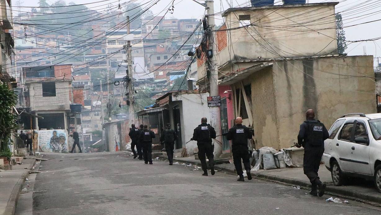 Polizisten und Kriminelle lieferten sich stundenlange Gefechte. | © Jose Lucena/TheNEWS2 via ZUMA Press Wire/dpa