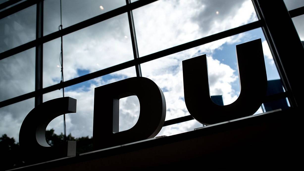 Die Initiative «Compass Mitte» verlangt mehr Augenmerk auf soziale und liberale Themen. (Illustration) | © Hauke-Christian Dittrich/dpa