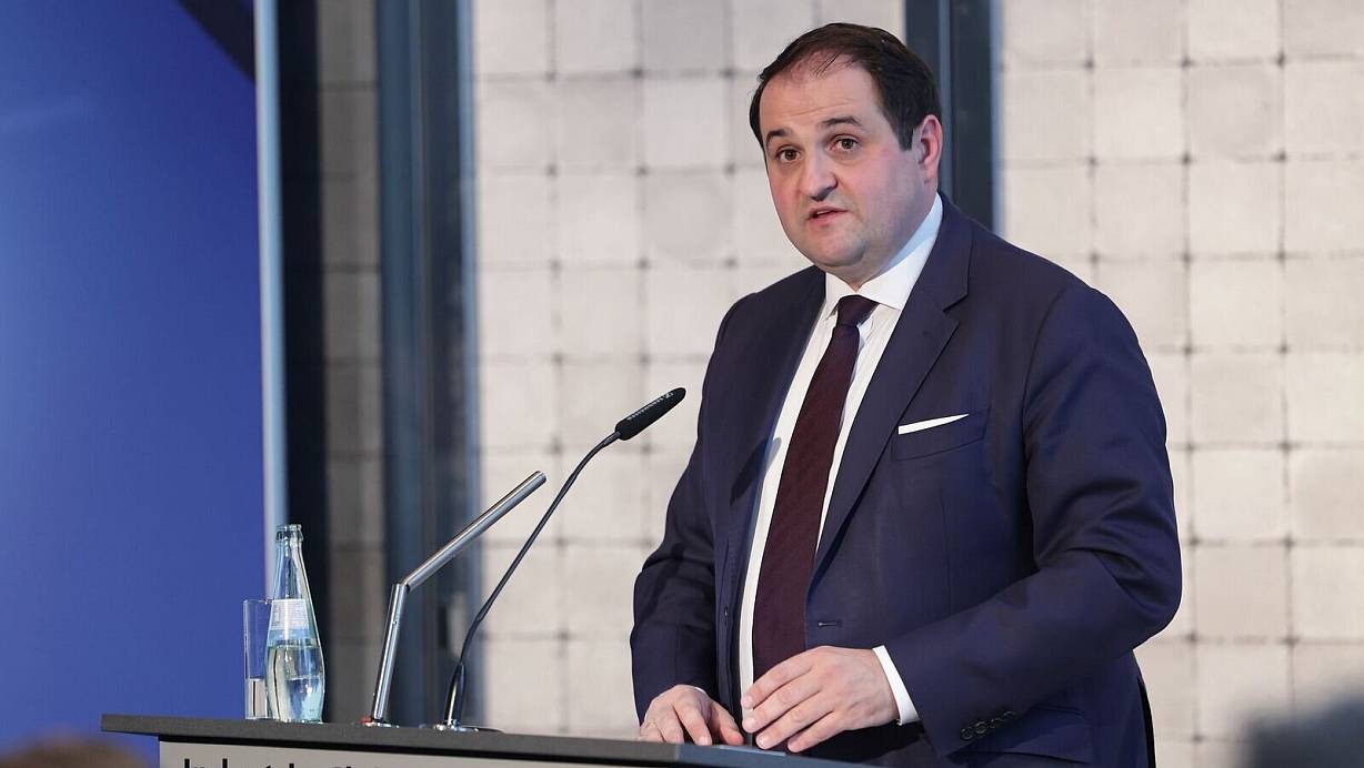 Nathanael Liminski ist derzeit zu Besuch in Israel und im Westjordanland. (Archivbild) | © David Young/dpa