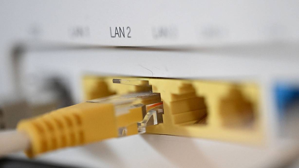 Durch regelmäßige Anbieterwechsel können Verbraucher die Geschwindigkeit erhöhen und sogar die Kosten senken. | © Bernd Weißbrod/dpa