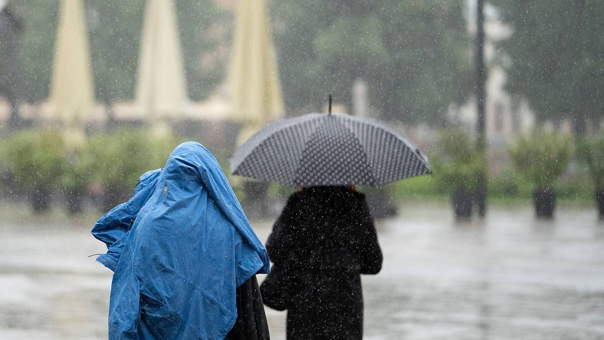 Nass und mit Temperaturen unter 25 Grad geht der Juli in Deutschland zu Ende. | © Markus Lenhardt/dpa