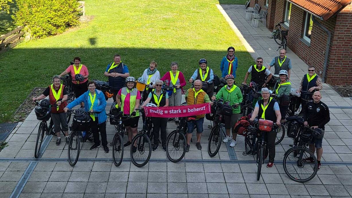 Eine Gruppe aus Versmold trat die Reise zum Kirchentag nach Hannover mit dem Fahrrad an. | © Evangelische Kirchengemeinde/Jana Ruhe