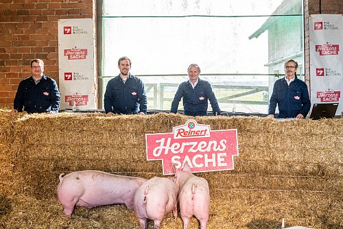 Landwirt Torsten Lange, Niko Brand (Geschäftsführer Brand Qualitätsfleisch), TFB-Chef Hans-Ewald Reinert und Moderator Uwe Kohrs (Agentur Impact) - © Eric Eggert