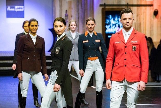 Medaillensammler tragen Pikeur