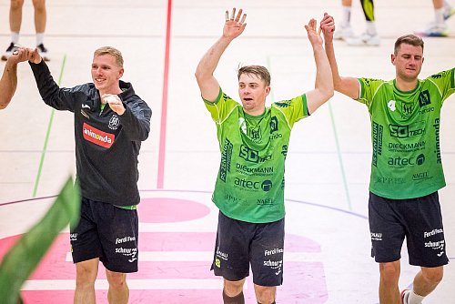 Nach dem Offensiv-Feuerwerk gegen den ASV Hamm II hatten die Loxtener allen Grund zur Freude. - © Sören Voss