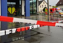 Jugendlicher in Supermarkt niedergestochen - Christian Müller/dpa Jugendlicher in Supermarkt niedergestochen - Christian Müller/dpa