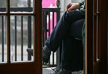 Ein Raucher auf einem Balkon - Ingo Wagner/dpa/dpa-tmn Ein Raucher auf einem Balkon - Ingo Wagner/dpa/dpa-tmn