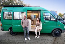 Vater und Tochter bauen alten Polizeibulli aus - Andreas Frücht