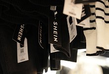 Frankreich kontrolliert 200.000 Shein-Pakete am Flughafen - Aurelien Morissard/AP/dpa