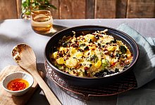 Mediterraner Kartoffelauflauf - KMG/die-kartoffel.de/dpa-tmn