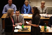 Nach Messerangriff: Bürgermeisterin von Herdecke startet - Christoph Reichwein/dpa