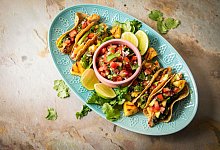 Hähnchen-Tacos mit Pico de Gallo, Chimichurri und Avocado - Christin Klose/dpa-tmn