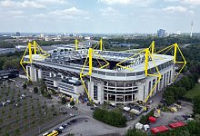 Blick auf das Fußballstadion Signal Iduna Park in Dortmund - Federico Gambarini/dpa