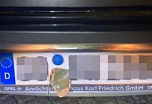 Blatt auf Kennzeichen - 1 - Polizei Bielefeld