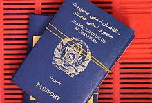 Afghanische Reisepässe - Bernd von Jutrczenka/dpa Afghanische Reisepässe - Bernd von Jutrczenka/dpa